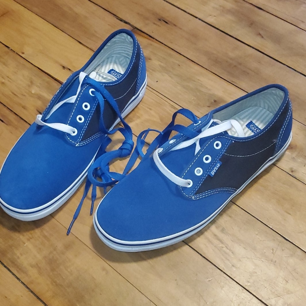 DVS Skate Board Shoes NWOT! Royal Suede